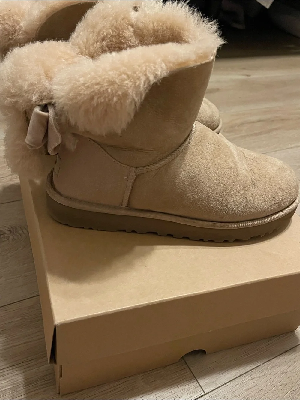 UGG Classic Short Shearling Lined Boots - Chestnut/Tan
